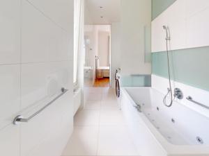 Pronájem bytu 4+1, Praha - Nové Město, Mezibranská, 111 m2