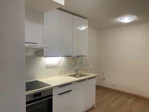 Prodej bytu 3+1, Praha - Vysočany, Podnádražní, 60 m2