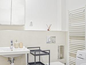 Pronájem bytu 1+kk, Chýnice, Karlštejnská, 38 m2