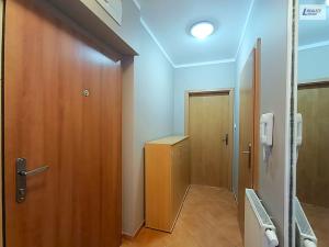 Pronájem bytu 2+kk, Praha - Dubeč, Winklerova, 57 m2