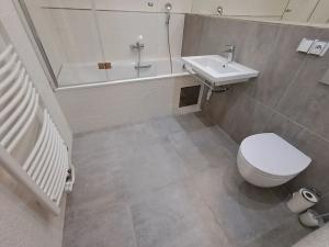 Pronájem bytu 2+kk, Praha - Liboc, Evropská, 65 m2