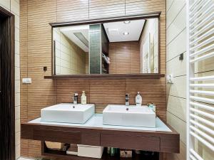 Pronájem bytu 4+1, Praha, U kolonie, 250 m2
