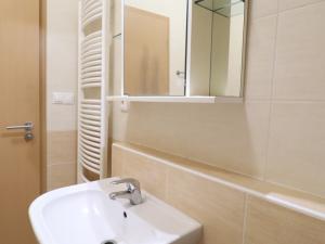 Pronájem bytu 1+kk, Hradec Králové - Nový Hradec Králové, Rybova, 41 m2