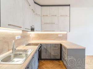Pronájem bytu 2+kk, Praha - Libeň, Na žertvách, 53 m2