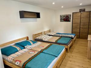 Pronájem domu, Praha - Malešice, U tvrze, 40 m2
