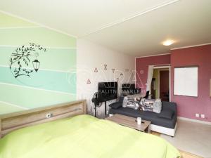 Pronájem bytu 1+kk, Praha - Hloubětín, Nademlejnská, 26 m2