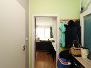 Pronájem bytu 1+kk, Praha - Hloubětín, Nademlejnská, 26 m2