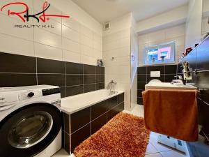 Pronájem bytu 2+kk, Praha, Zakšínská, 60 m2