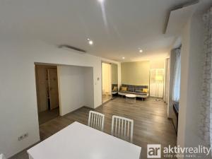 Pronájem bytu 1+1, Praha - Žižkov, Biskupcova, 47 m2
