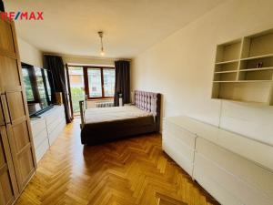 Pronájem bytu 2+1, Praha - Žižkov, Pod lipami, 53 m2