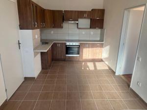 Pronájem bytu 3+1, Praha - Dolní Chabry, Hrušovanské náměstí, 70 m2