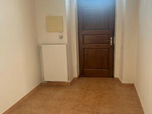 Pronájem bytu 3+1, Praha - Dolní Chabry, Hrušovanské náměstí, 70 m2