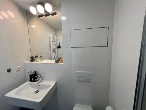 Pronájem bytu 2+kk, Praha, Perucká, 46 m2
