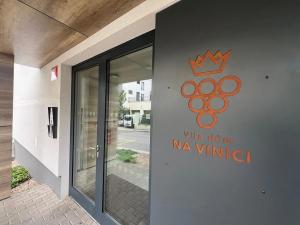 Pronájem bytu 2+kk, Praha, Perucká, 46 m2