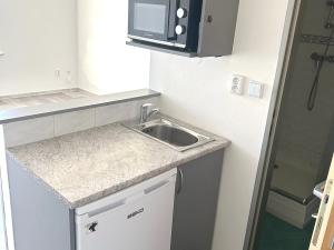 Pronájem bytu 1+kk, Praha, Konojedská, 21 m2