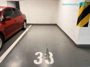 Pronájem garážového stání, Praha, Terezínská, 15 m2