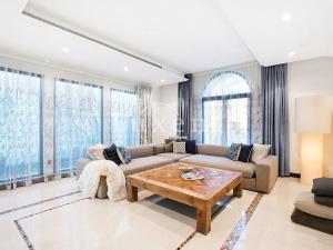Prodej rodinného domu, Dubaj, Spojené arabské emiráty, 450 m2