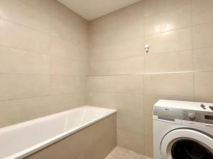 Pronájem bytu 2+kk, Praha - Strašnice, Zvěřinova, 60 m2