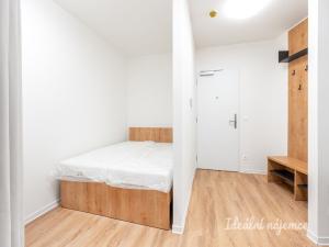 Pronájem bytu 1+kk, Praha, Na Větrníku, 33 m2