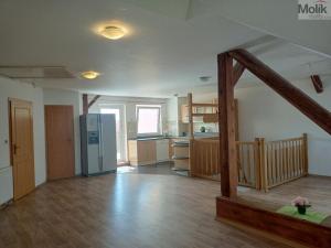 Pronájem atypického bytu, Chomutov, náměstí Dr. Beneše, 178 m2