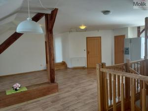 Pronájem atypického bytu, Chomutov, náměstí Dr. Beneše, 178 m2