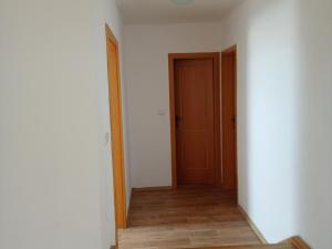Pronájem atypického bytu, Chomutov, náměstí Dr. Beneše, 178 m2