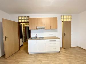 Pronájem bytu 1+kk, Praha - Veleslavín, Evropská, 35 m2