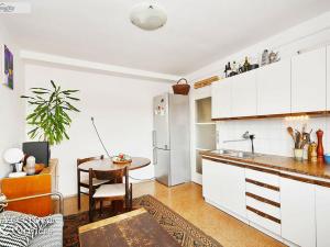 Pronájem bytu 2+kk, Praha - Dejvice, Kafkova, 62 m2