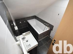 Prodej bytu 3+kk, Ostrov, Klínovecká, 77 m2