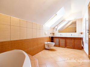 Pronájem rodinného domu, Praha - Královice, K Uhříněvsi, 221 m2