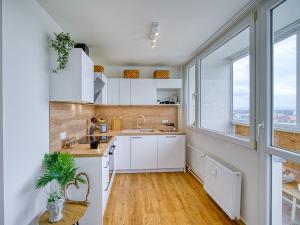 Pronájem bytu 3+1, Chomutov, Vítězslava Nezvala, 65 m2