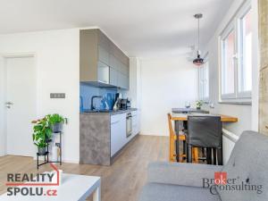 Pronájem bytu 2+kk, Praha - Bohnice, Hlivická, 55 m2