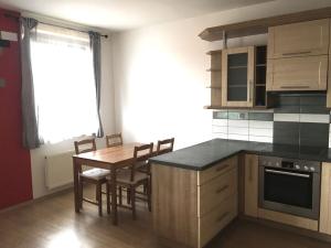 Pronájem bytu 2+kk, Praha - Modřany, Komořanská, 50 m2
