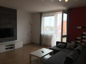 Pronájem bytu 2+kk, Praha - Modřany, Komořanská, 50 m2