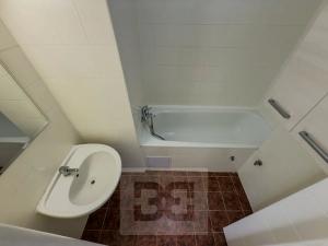 Pronájem bytu 1+1, Praha - Nové Město, Na slupi, 47 m2
