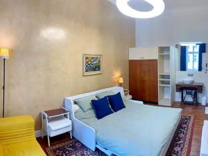 Pronájem bytu 1+kk, Praha - Nové Město, Hálkova, 33 m2