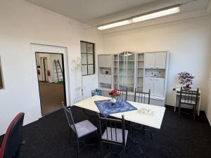 Pronájem obchodního prostoru, Polepy, 1200 m2