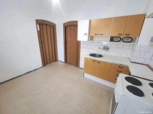 Pronájem bytu 1+1, Pardubice, Jana Palacha, 37 m2