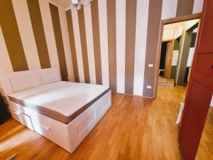 Pronájem bytu 2+kk, Praha - Vinohrady, Rumunská, 57 m2