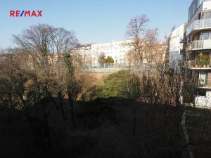 Pronájem bytu 1+kk, Praha - Vinohrady, Hradešínská, 24 m2