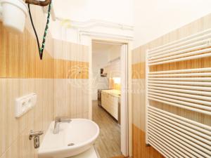 Pronájem bytu 2+1, Praha - Břevnov, Bělohorská, 60 m2