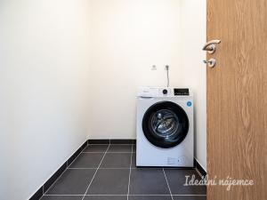 Pronájem bytu 3+kk, Praha - Vysočany, Ocelářská, 82 m2