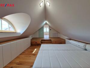 Pronájem vily, Praha - Braník, Branická, 676 m2
