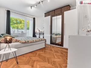 Prodej bytu 2+1, Karlovy Vary - Stará Role, Fibichova, 68 m2