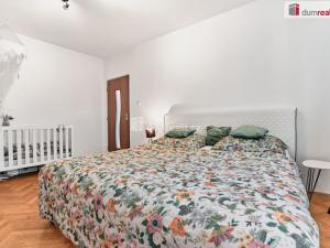Prodej bytu 2+1, Karlovy Vary - Stará Role, Fibichova, 68 m2