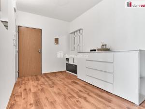Prodej bytu 2+1, Karlovy Vary - Stará Role, Fibichova, 68 m2