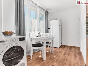 Prodej bytu 2+1, Karlovy Vary - Stará Role, Fibichova, 68 m2