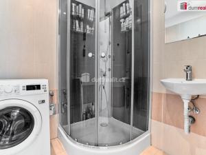 Prodej bytu 2+1, Karlovy Vary - Stará Role, Fibichova, 68 m2