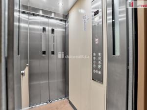 Prodej bytu 2+1, Karlovy Vary - Stará Role, Fibichova, 68 m2