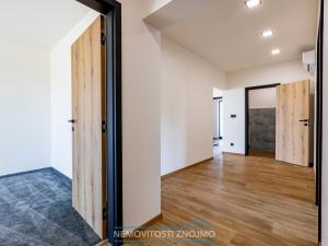 Prodej rodinného domu, Hevlín, 200 m2